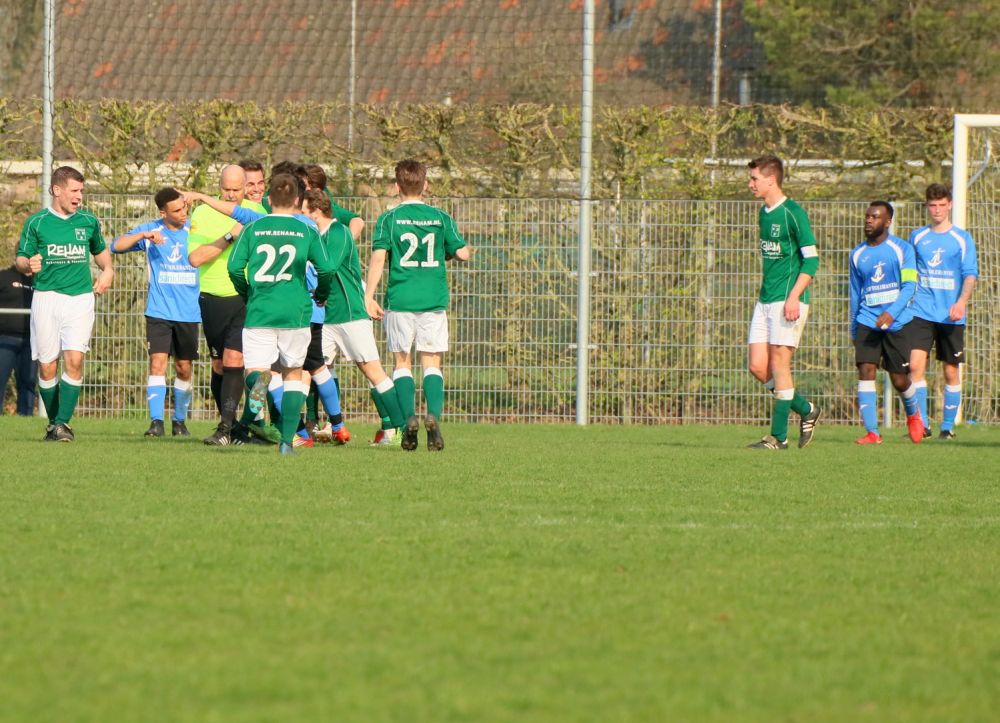 Groen-witten met hangen en wurgen langs VC Vlissingen