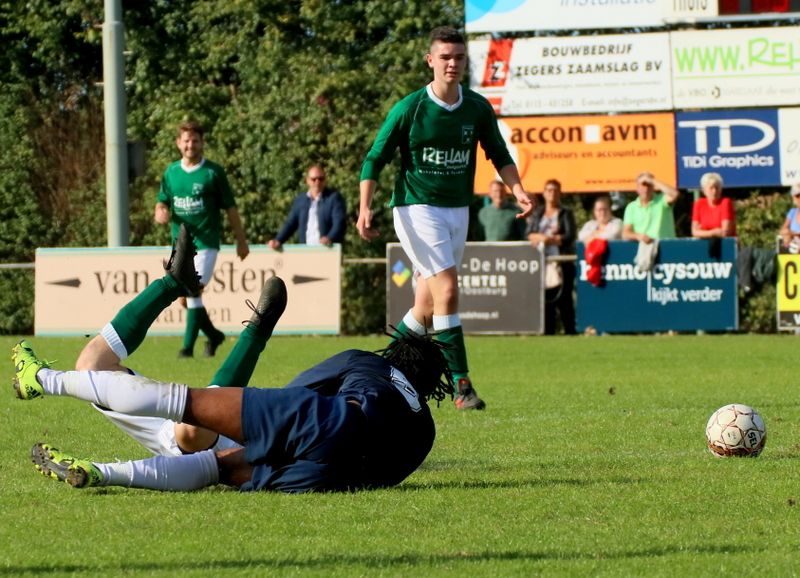 Groen-witten oppermachtig in eerste thuisduel