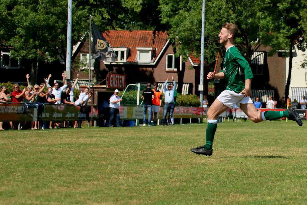 Overtuigende zege groen-witten op D.F.C. in eerste ronde nacompetitie