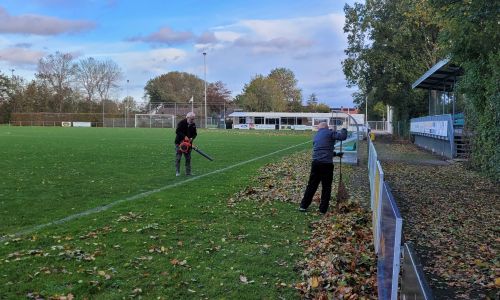 Hoofdveld bladvrij gemaakt voor derby tegen FC Axel