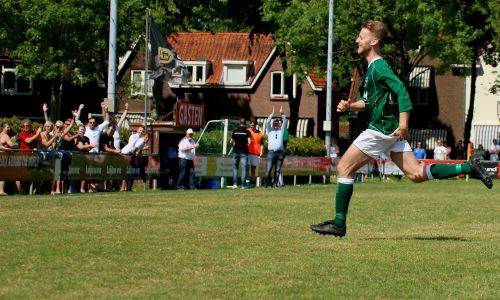 Overtuigende zege groen-witten op D.F.C. in eerste ronde nacompetitie